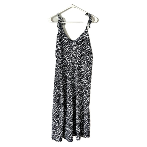 🍭 3/$10 blue & white floral maxi dress - Picture 5 of 15